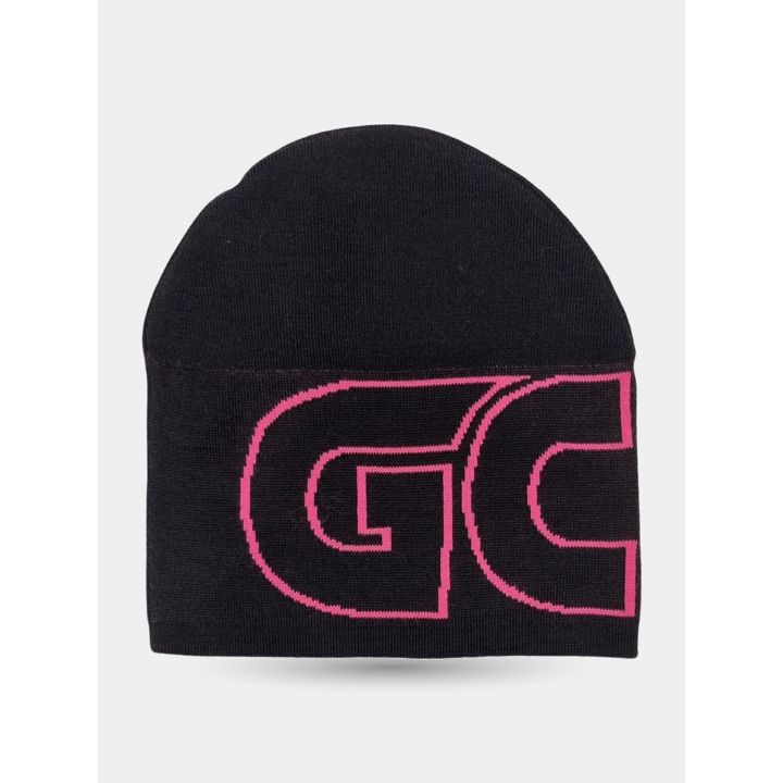 Berretto GCDS nero vista frontale con le lettere GC fucsia