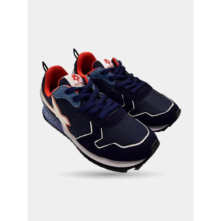 Paio di sneakers W6YZ blu di tre quarti con interno rosso e lacci blu