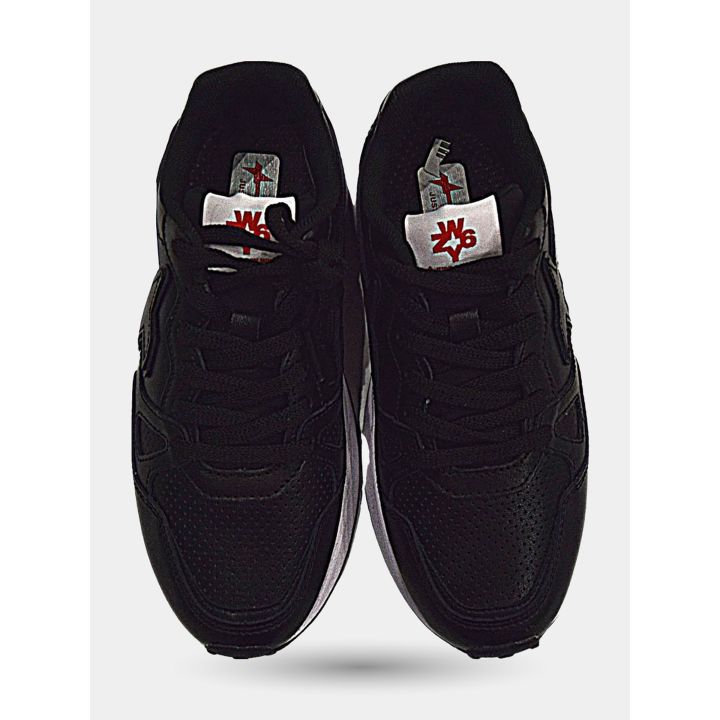 Paio di sneakers W6YZ nere viste dall'alto con la pelle forata
