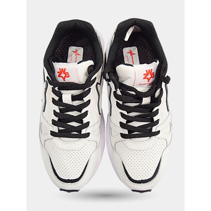 Paio di sneakers W6YZ bianche viste dall'alto con la punta forata