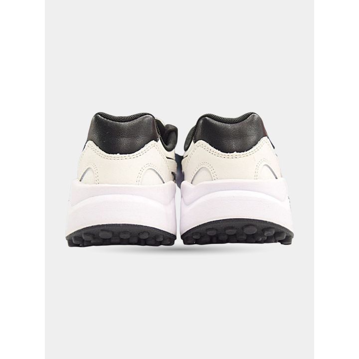 Retro delle sneakers W6YZ bianche con collo nero e suola alta