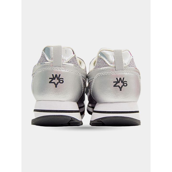 Retro delle sneakers W6YZ con tallone argento e monogramma nero