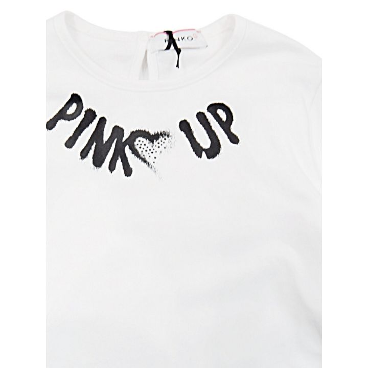 Dettaglio del logo Pinko Up nero effetto spray con cuore a puntini