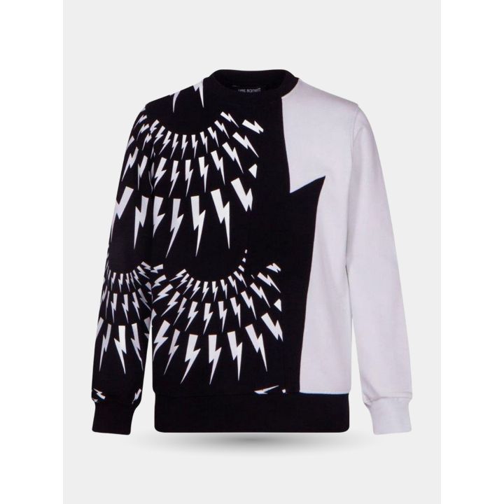 Maglia Neil Barrett nera e bianca con fulmini a raggiera, vista frontale