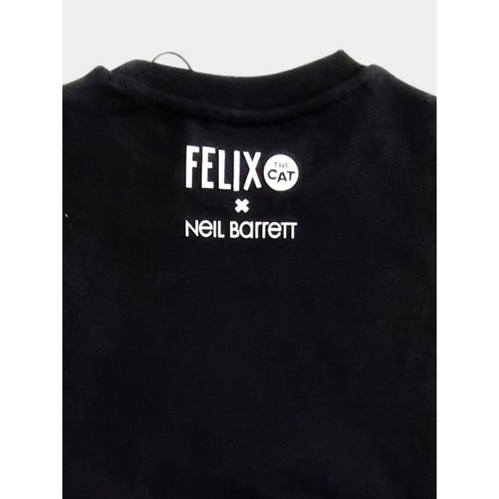 Retro della maglia Neil Barrett nera con il logo stampato sotto il collo