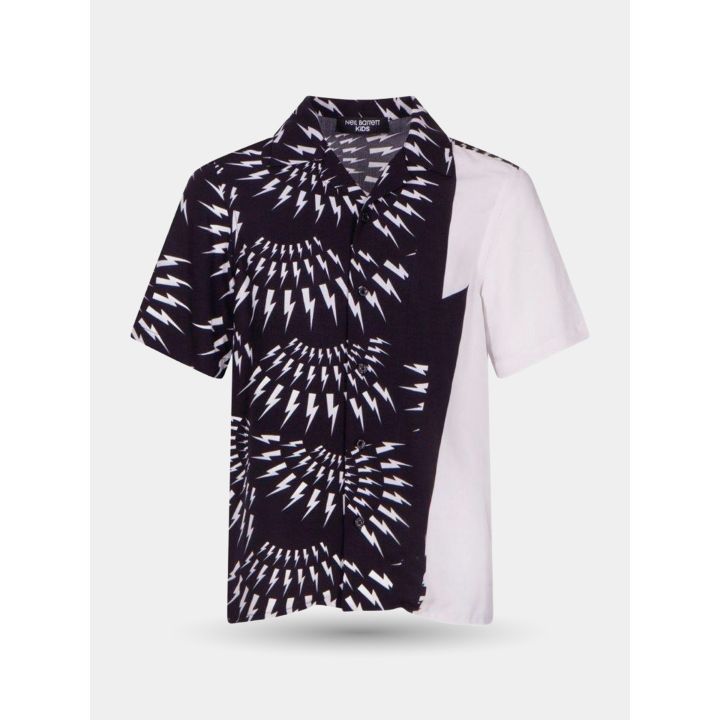 Camicia Neil Barrett nera con fulmini bianchi e pannello bianco, vista frontale