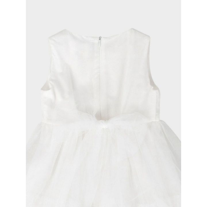 Dettaglio del retro con la zip e il fiocco di tulle in vita