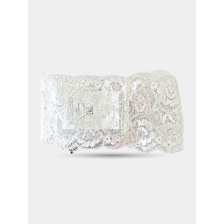 Retro della fascia in pizzo bianco traforato a motivi floreali
