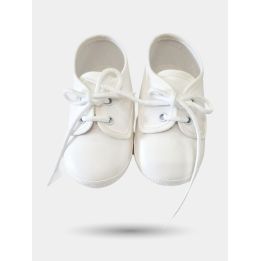 Scarpe battesimo Aletta color crema da neonato viste dall'alto con lacci