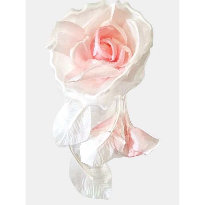 Spilla a fiore Aletta a forma di rosa rosa chiaro con foglie, vista frontale