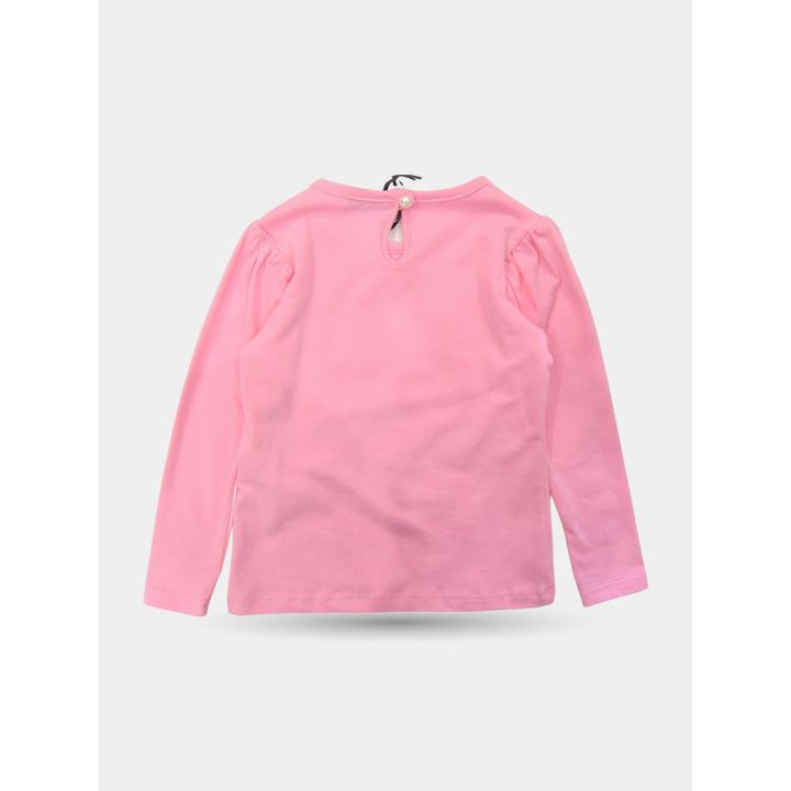 Retro della t-shirt rosa con spalle a sbuffo e bottoncino al collo