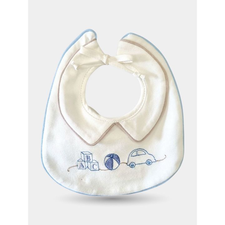 Bavaglio Aletta bianco con colletto bordato beige e giochi ricamati blu, vista frontale
