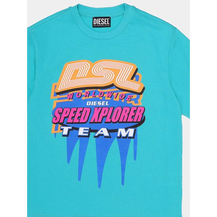 Dettaglio della grafica DSL Speed Xplorer Team sulla t-shirt turchese