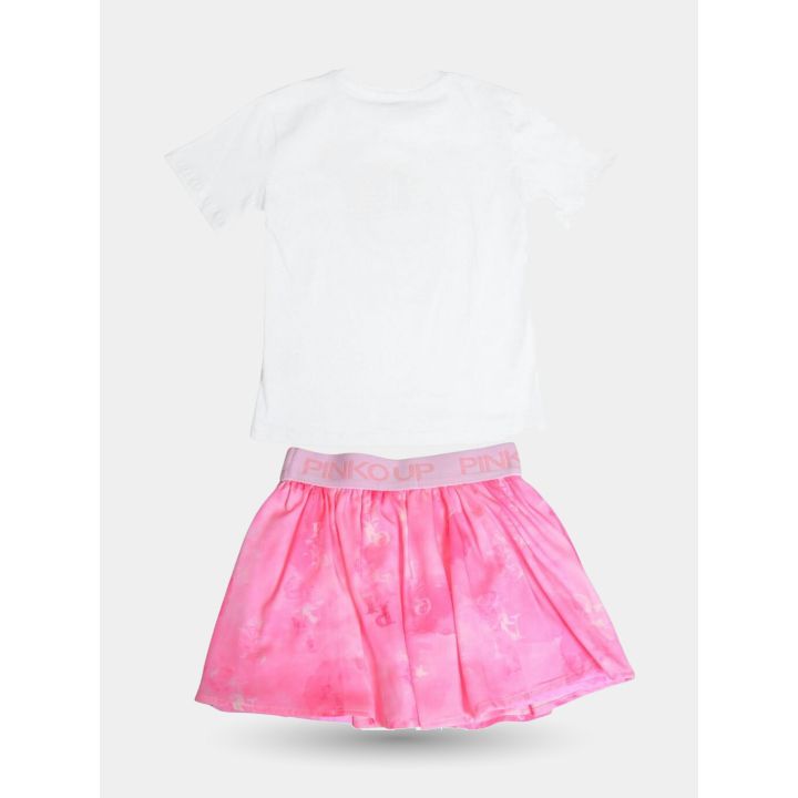 Retro del completo Pinko con t-shirt bianca e gonna rosa