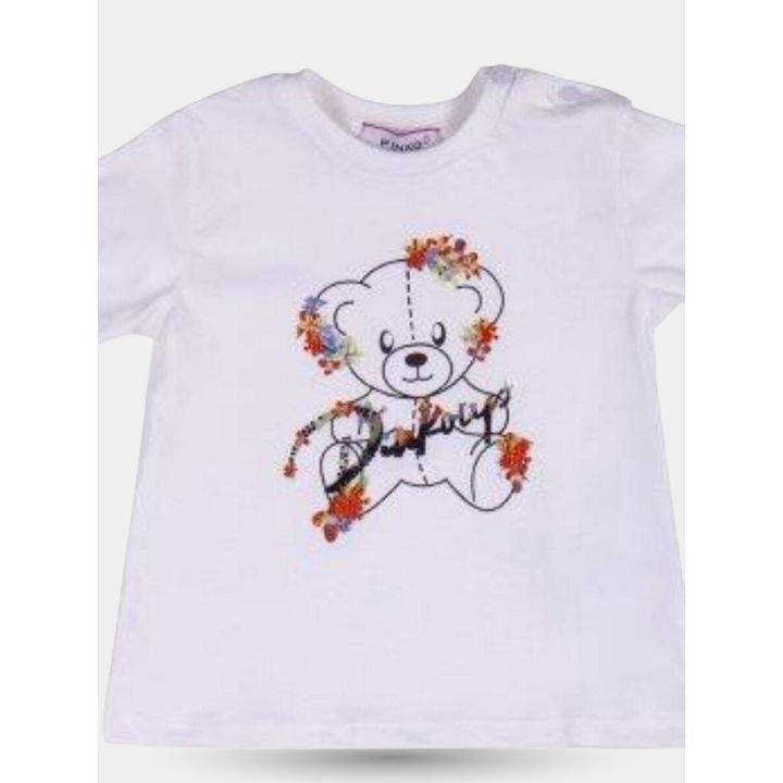Dettaglio dell'orsetto fiorito con logo Pinko Up sulla t-shirt bianca