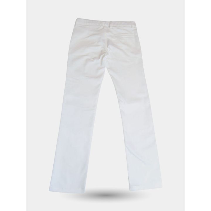 Retro dei pantaloni bianchi slim fit con il taschino a filetto