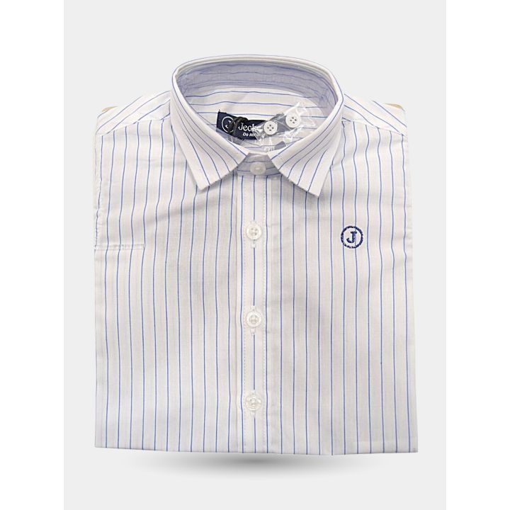 Camicia Jeckerson bianca a righe blu da bambino piegata, con logo J ricamato