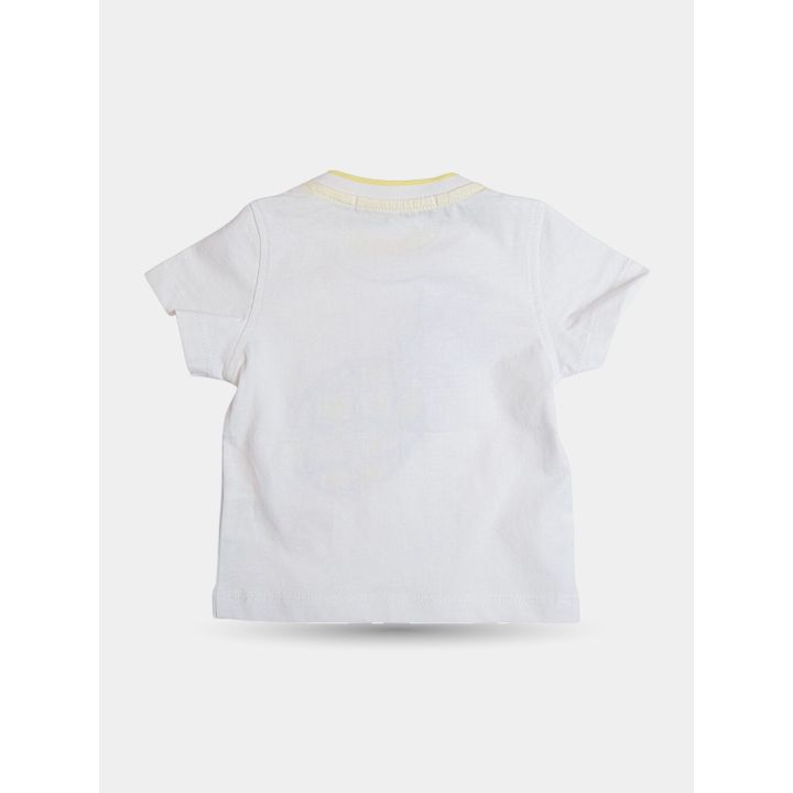 Retro della t-shirt bianca con bordo giallo al collo
