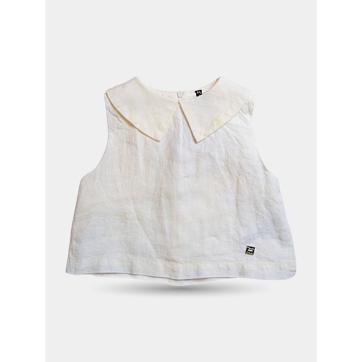 Blusa Manila Grace smanicata in lino beige con colletto a punta, vista frontale