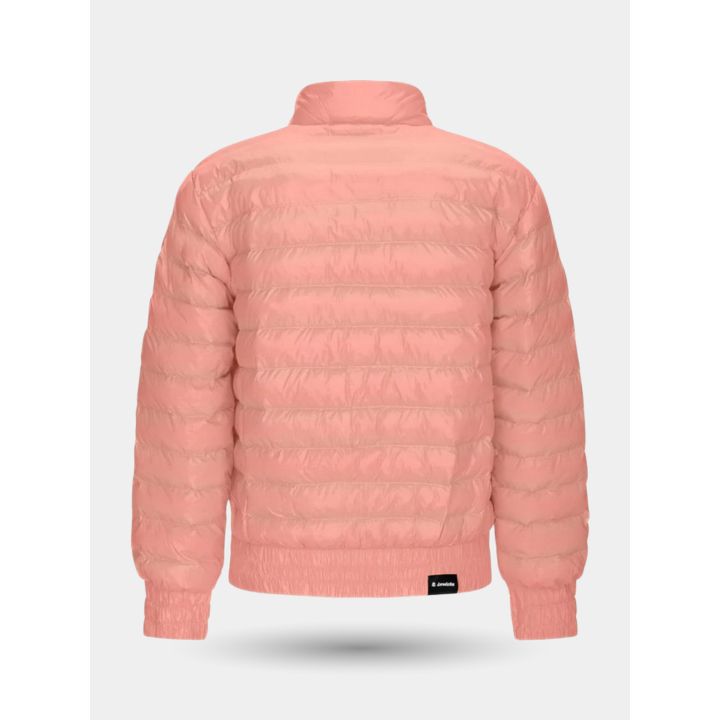 Retro del piumino rosa trapuntato con etichetta sul fondo elastico