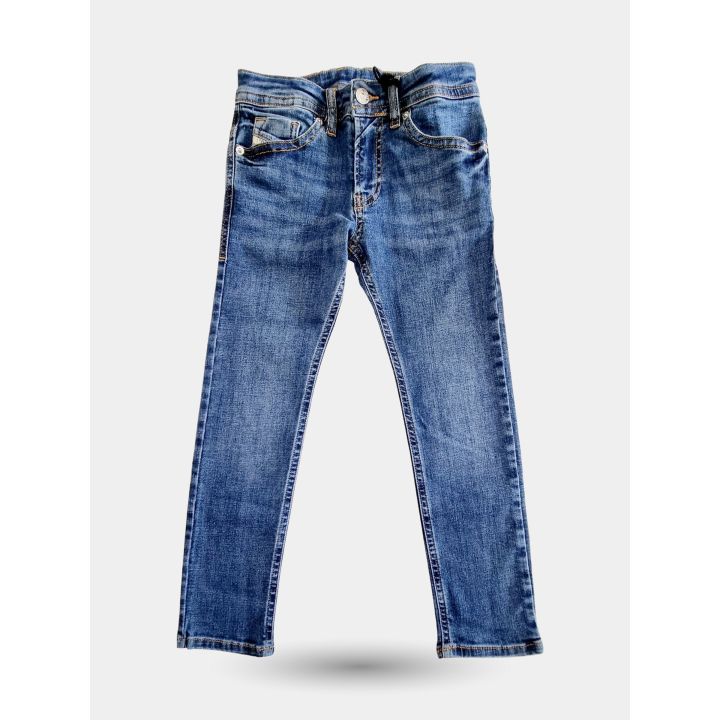 Jeans Diesel blu da ragazzo vista frontale a cinque tasche