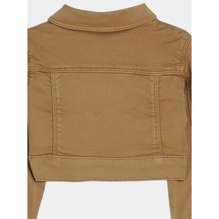 Dettaglio del retro della giacca marrone con cuciture e fondo corto