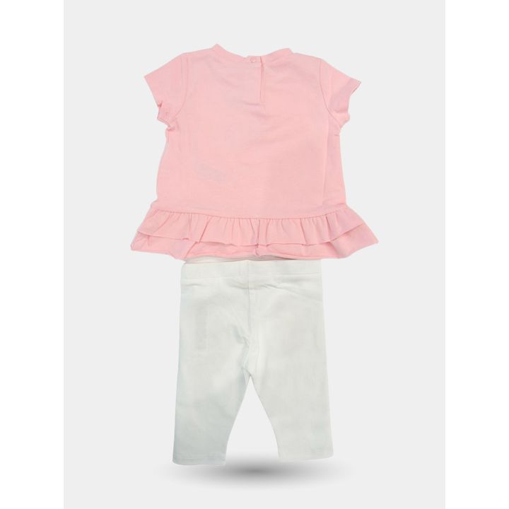 Retro del completo con t-shirt rosa e leggings bianchi