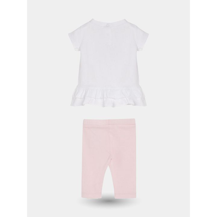Retro del completo con t-shirt bianca a balze e leggings rosa