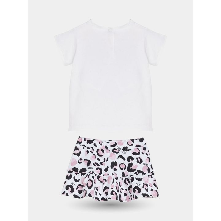 Retro del completo con t-shirt bianca e parte sotto animalier