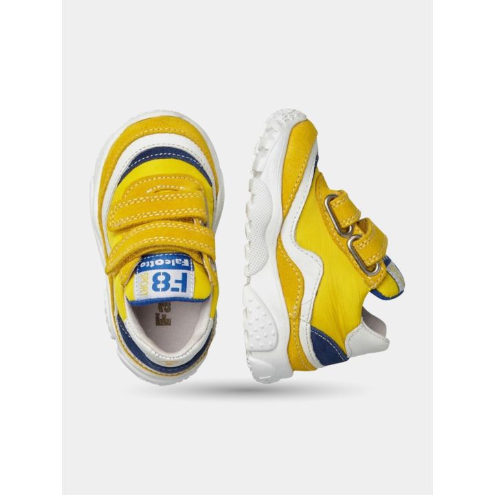 Sneakers gialle Falcotto viste dall'alto e di lato con due strappi