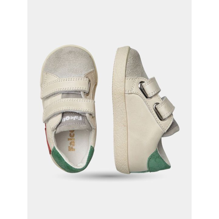 Sneakers bianche Falcotto viste dall'alto e di lato con due strappi