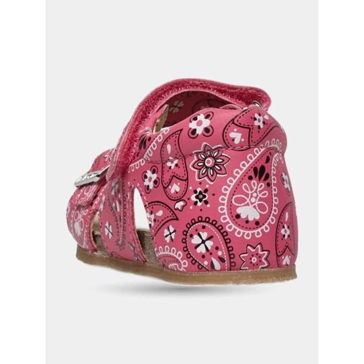 Tallone chiuso dei sandali fucsia a stampa bandana visto da dietro