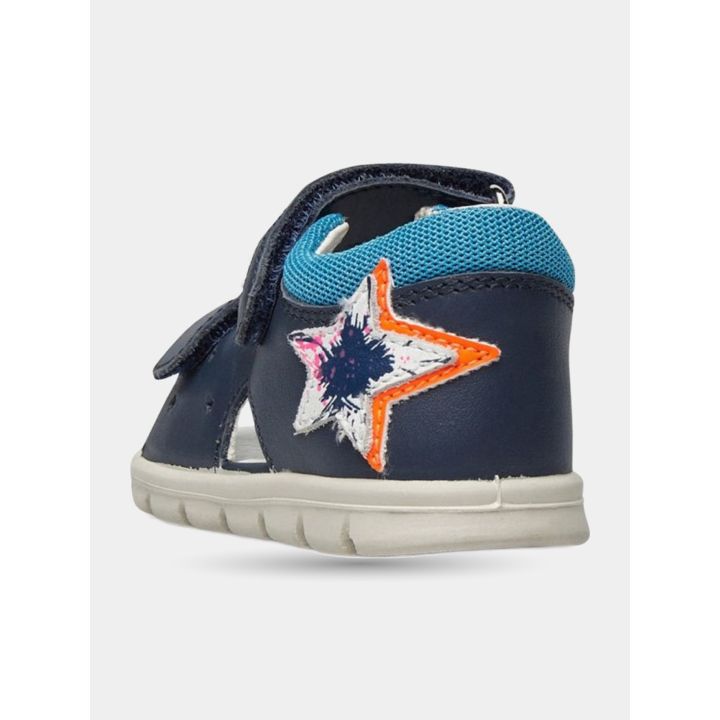 Retro dei sandali blu navy con stella e bordo in rete turchese