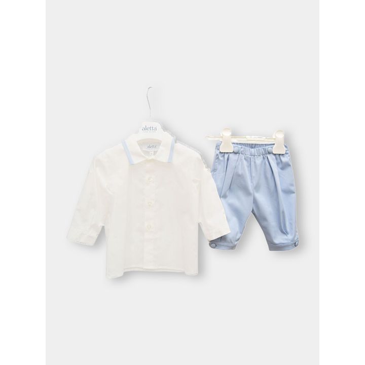 Abito da cerimonia Aletta con camicia bianca e pantalone lungo azzurro, vista frontale
