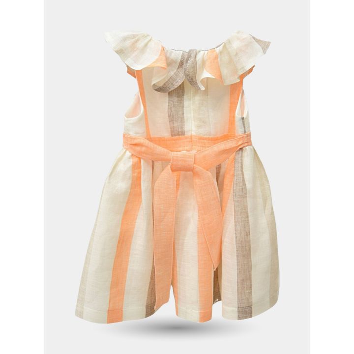 Retro del vestito a righe con la cintura arancio annodata in vita