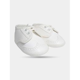 Scarpe battesimo Aletta bianche da neonato con decori traforati, vista di tre quarti