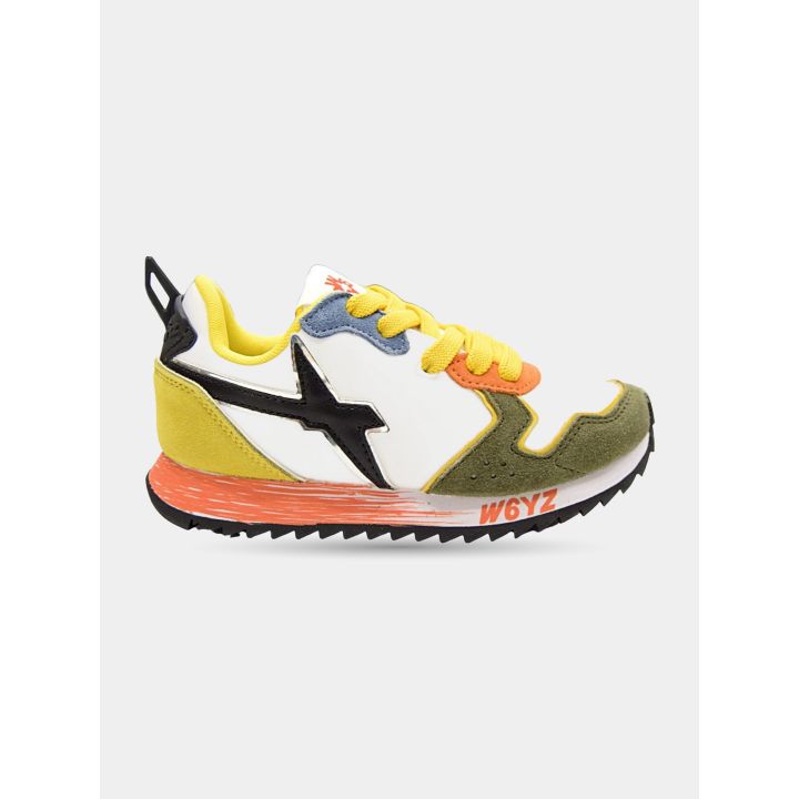 Sneaker W6YZ vista dal lato interno con la scritta arancio sulla suola