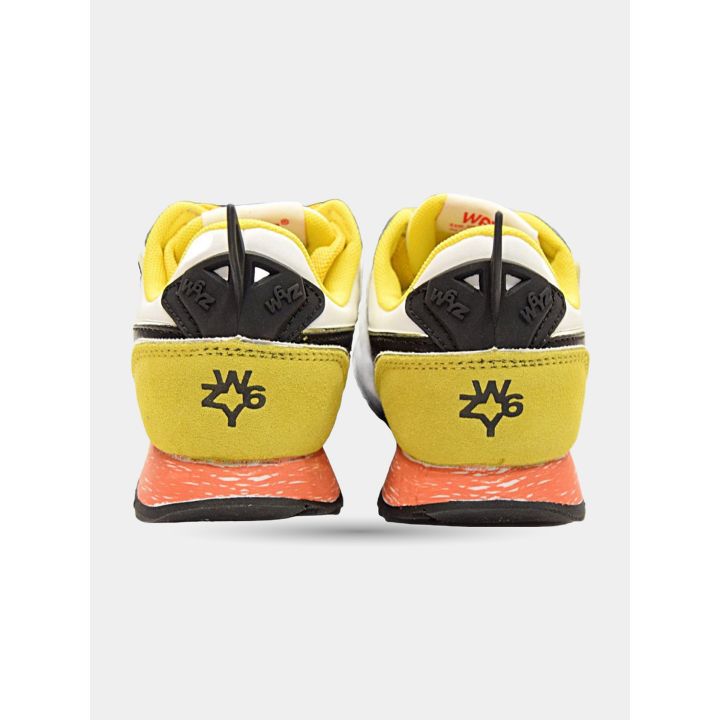 Retro delle sneakers W6YZ con tallone giallo e monogramma nero