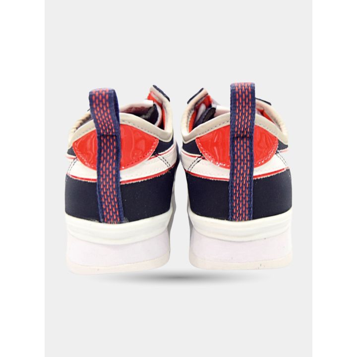 Retro delle sneakers W6YZ con tallone rosso lucido e linguette a fettuccia