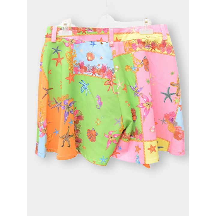Retro dei pantaloncini a pannelli colorati con fantasia marina