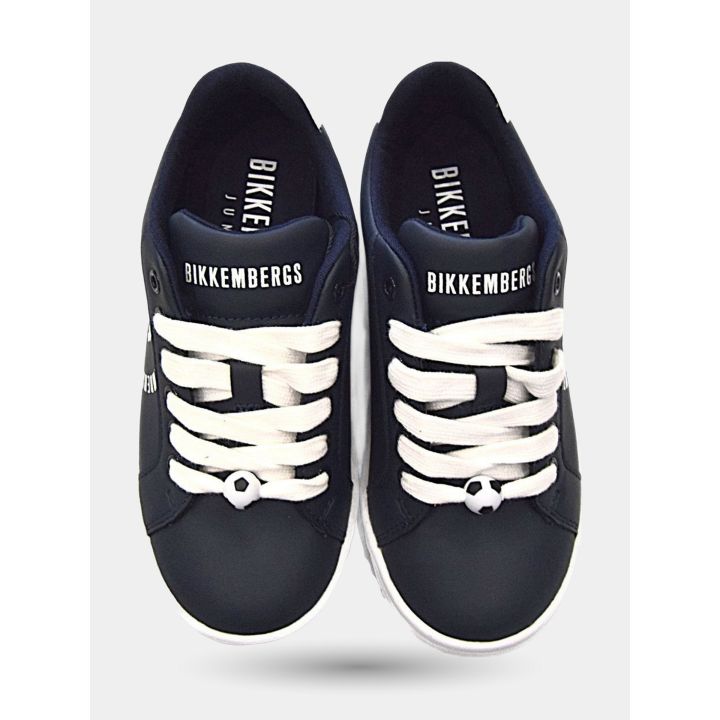 Sneakers Bikkembergs blu dall'alto con il piccolo pallone sui lacci