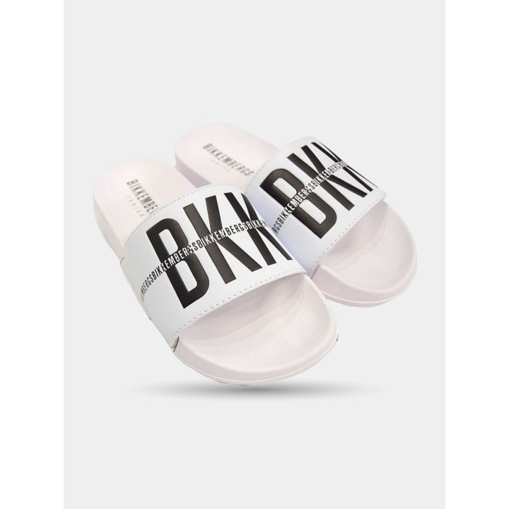 Paio di ciabatte Bikkembergs bianche con logo BKK, vista di tre quarti