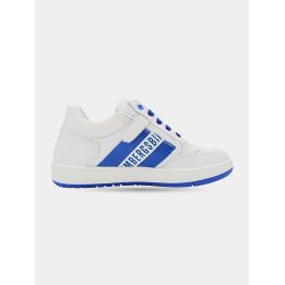 Sneaker Bikkembergs bianca con fascia blu e scritta, vista laterale