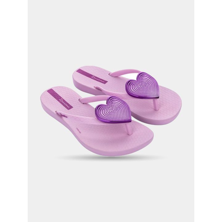 Ciabatte infradito Ipanema bambina lilla con cuore viola, paio di tre quarti