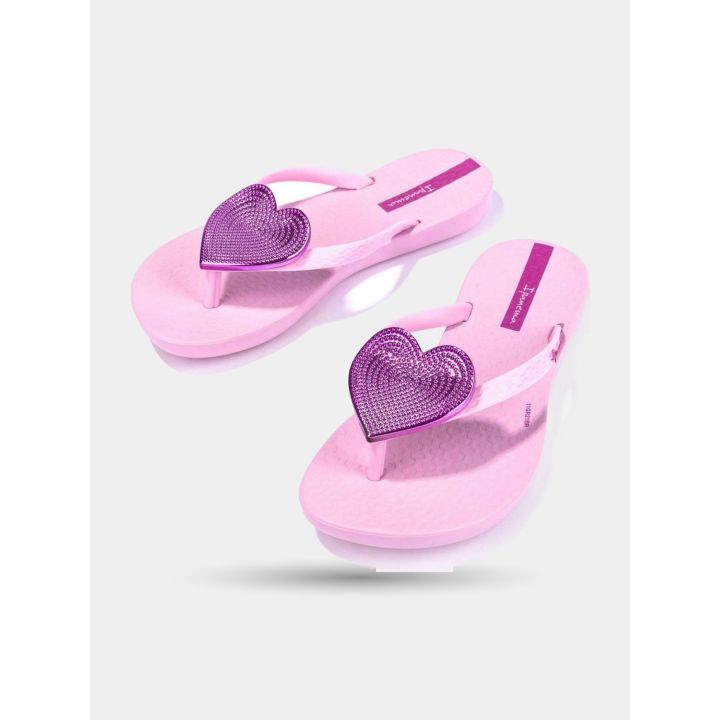 Infradito Ipanema lilla con cuore viola metallizzato, vista frontale angolata