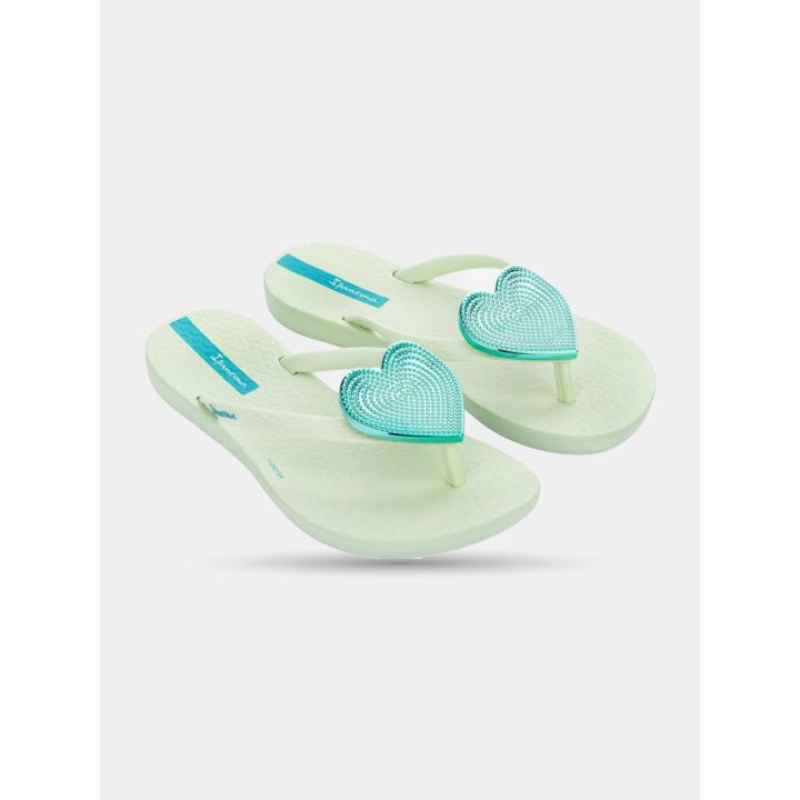 Ciabatte infradito Ipanema bambina verdi con cuore turchese, paio di tre quarti