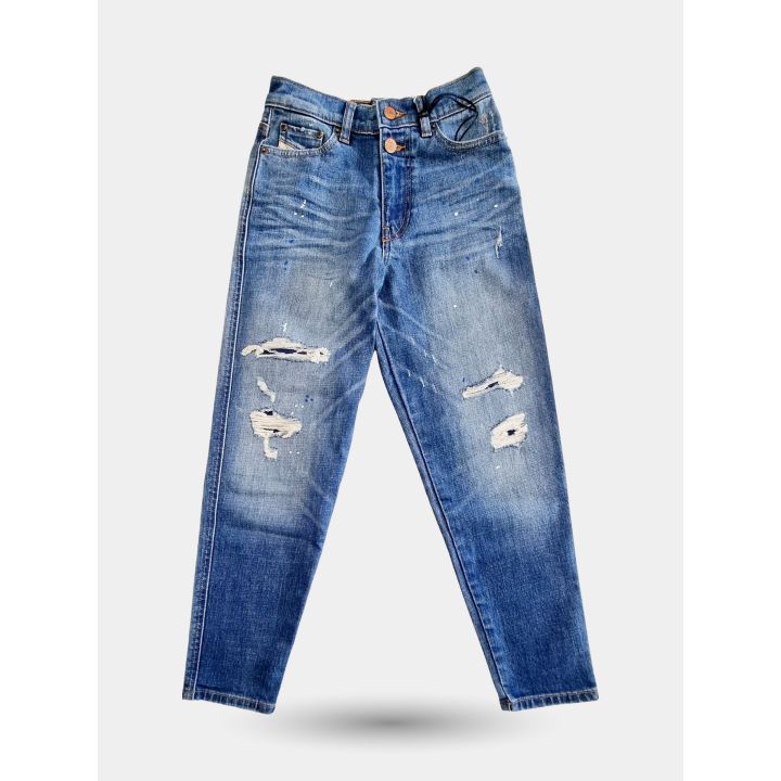 Jeans Diesel blu chiaro da ragazzo vista frontale con strappi