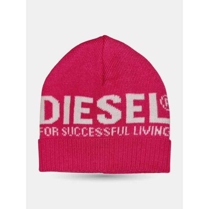 Berretto Diesel fucsia da neonata vista frontale con maxi logo bianco