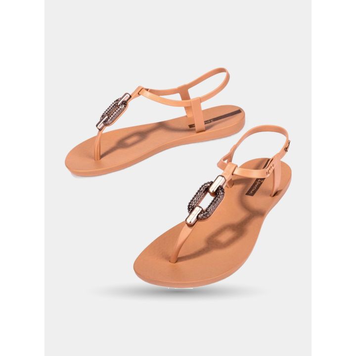 Paio di sandali Ipanema beige con brillantini scuri, vista angolata
