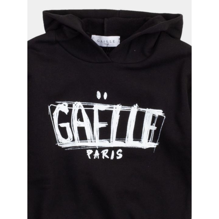 Dettaglio del cappuccio e del logo Gaelle Paris